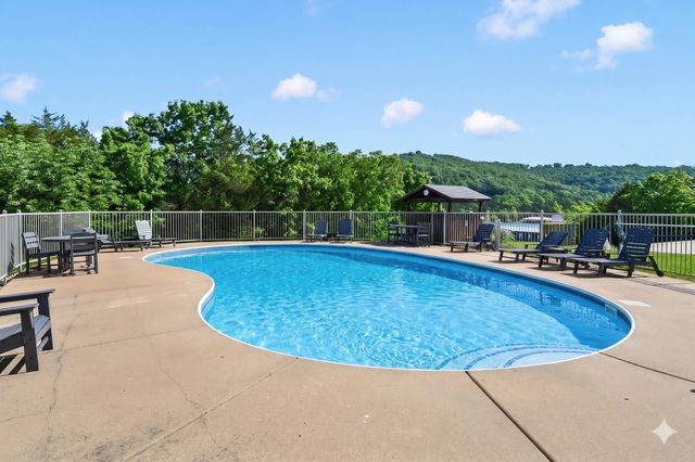 680 Emerald Pointe Drive Bldg 5 Unit 5, Hollister, MO 65672