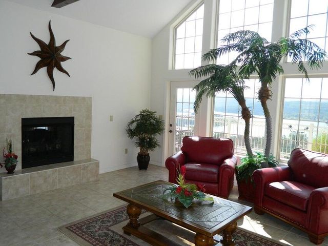 680 Emerald Pointe Drive Bldg 5 Unit 5, Hollister, MO 65672