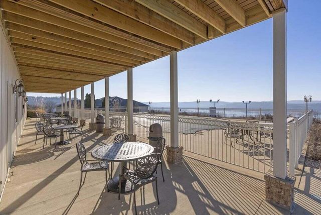 680 Emerald Pointe Drive Bldg 5 Unit 5, Hollister, MO 65672