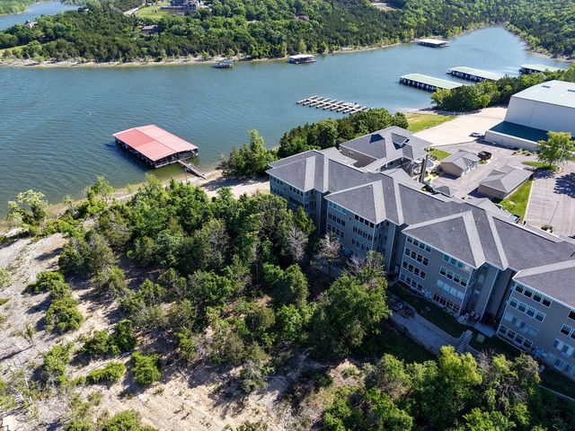 680 Emerald Pointe Drive Bldg 5 Unit 5, Hollister, MO 65672