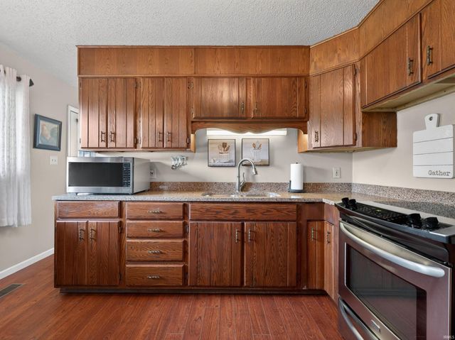 6615 Redbud Drive, Fort Wayne, IN 46825