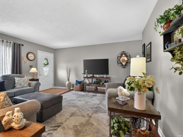 6615 Redbud Drive, Fort Wayne, IN 46825
