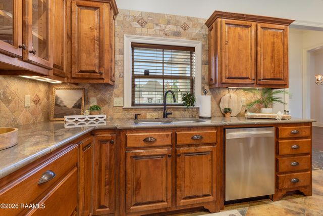 122 Maple Grove Lane, Youngsville, LA 70592