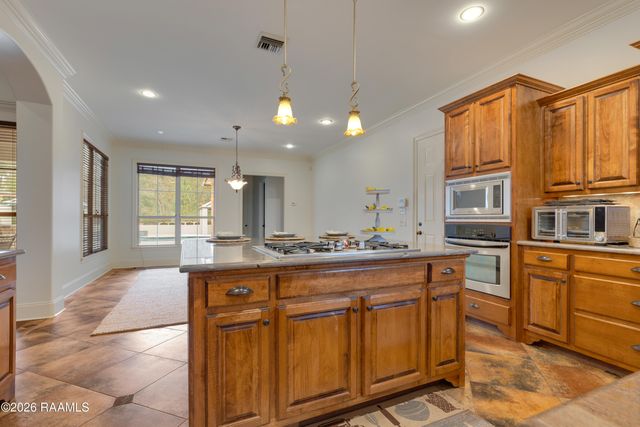 122 Maple Grove Lane, Youngsville, LA 70592