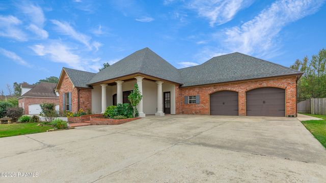 122 Maple Grove Lane, Youngsville, LA 70592