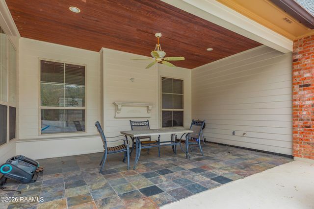 122 Maple Grove Lane, Youngsville, LA 70592