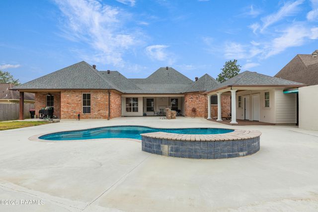 122 Maple Grove Lane, Youngsville, LA 70592