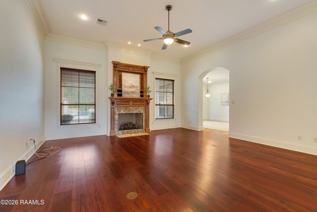 122 Maple Grove Lane, Youngsville, LA 70592