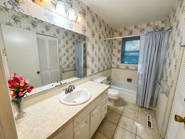 1517 S John Avenue, Springfield, MO 65804