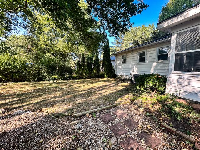 1517 S John Avenue, Springfield, MO 65804