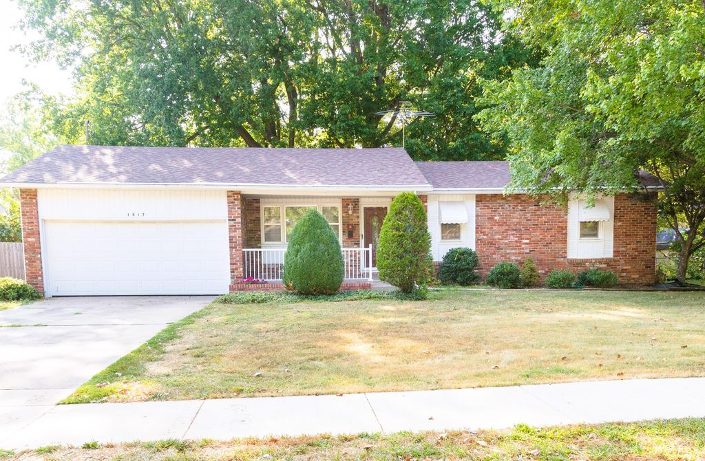 1517 S John Avenue, Springfield, MO 65804