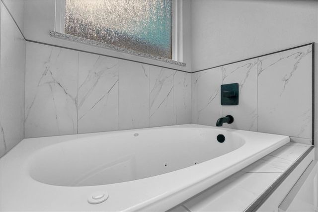 4013 NE Realtree Dr, Lawton, OK 73507