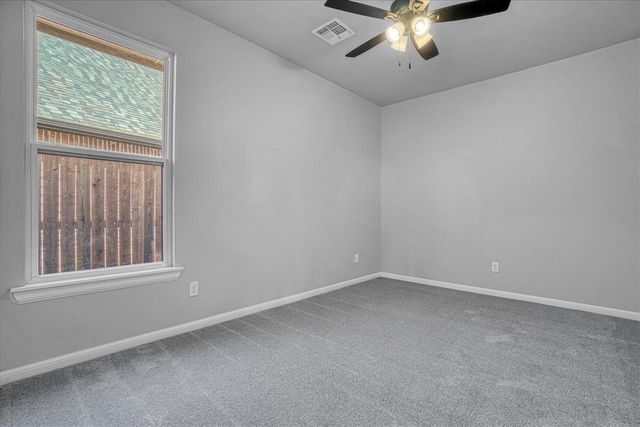 4013 NE Realtree Dr, Lawton, OK 73507