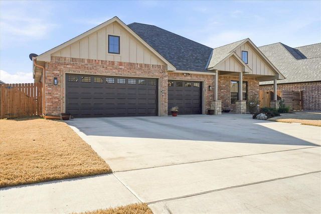 4013 NE Realtree Dr, Lawton, OK 73507