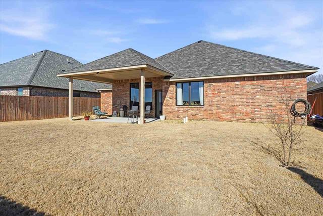 4013 NE Realtree Dr, Lawton, OK 73507