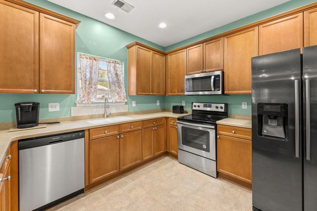 9404 Divot Lane, Summerville, SC 29485