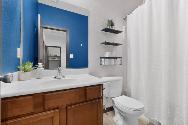 160 El Camino Loop NW, Rio Rancho, NM 87144