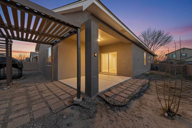 160 El Camino Loop NW, Rio Rancho, NM 87144