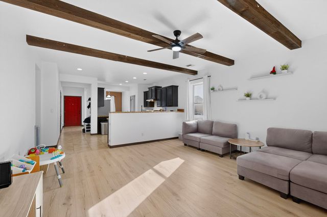 160 El Camino Loop NW, Rio Rancho, NM 87144