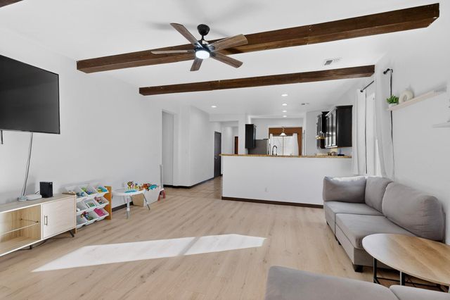 160 El Camino Loop NW, Rio Rancho, NM 87144