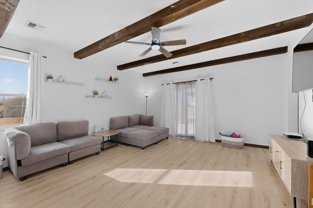 160 El Camino Loop NW, Rio Rancho, NM 87144