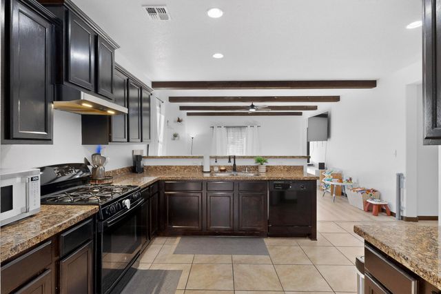 160 El Camino Loop NW, Rio Rancho, NM 87144