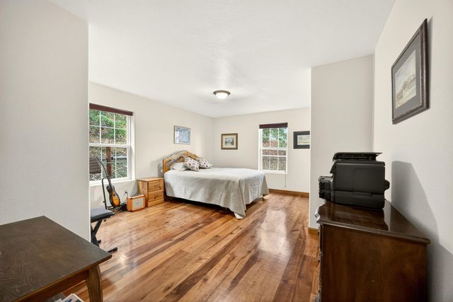 334 Andesite Drive, Jacksonville, OR 97530