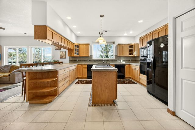 334 Andesite Drive, Jacksonville, OR 97530