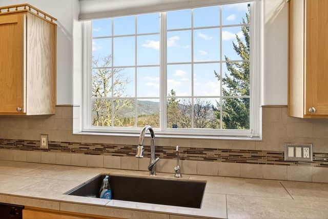 334 Andesite Drive, Jacksonville, OR 97530