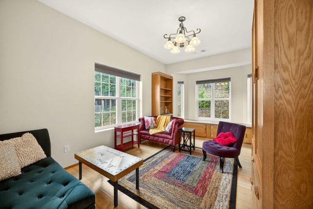 334 Andesite Drive, Jacksonville, OR 97530