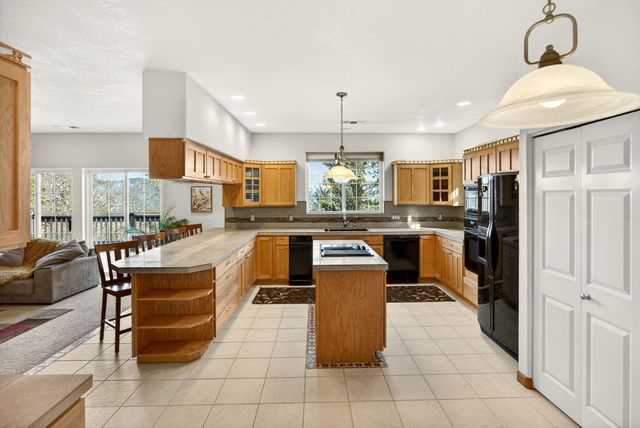 334 Andesite Drive, Jacksonville, OR 97530