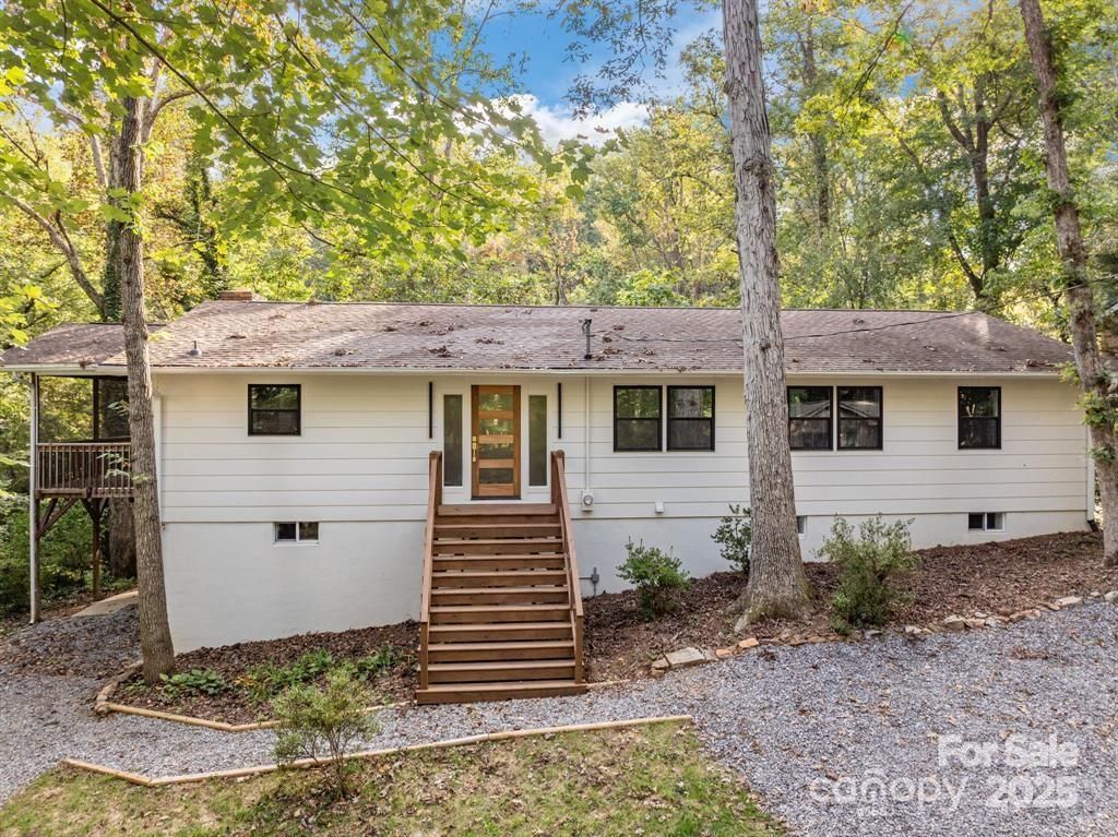 7 Angus Lane, Asheville, NC 28805