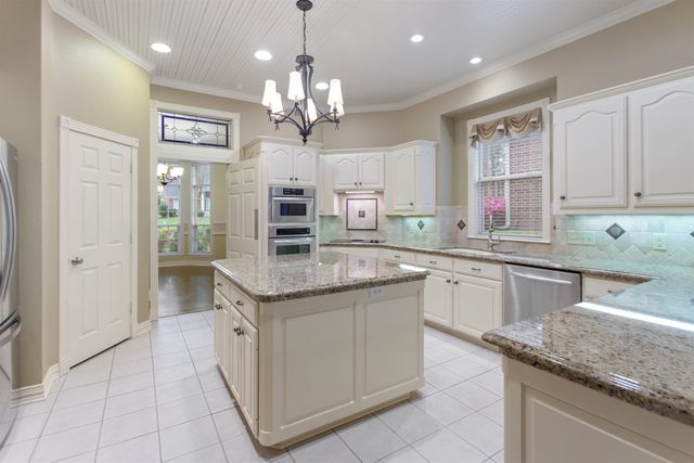 3642 Oak Leaf Cir, Tyler, TX 75707