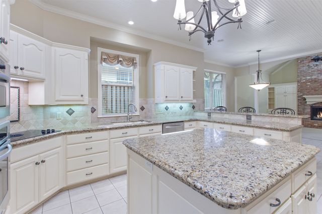 3642 Oak Leaf Cir, Tyler, TX 75707