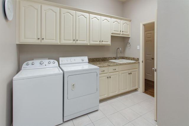 3642 Oak Leaf Cir, Tyler, TX 75707