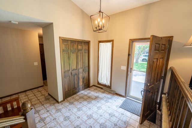 9250 Talus Circle, Eden Prairie, MN 55347
