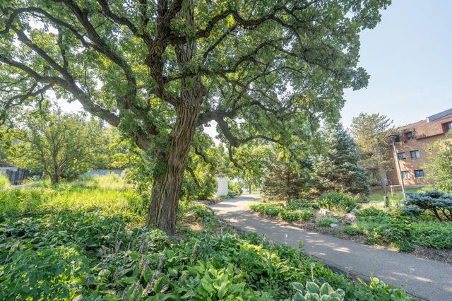 9250 Talus Circle, Eden Prairie, MN 55347