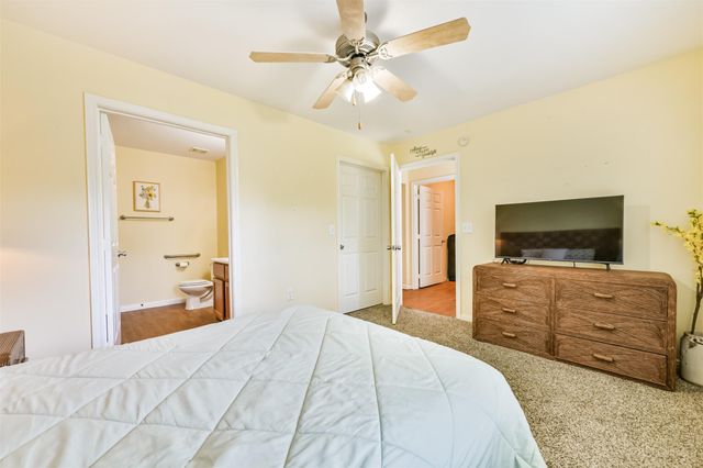 207 Oakridge Drive, Hitchcock, TX 77563