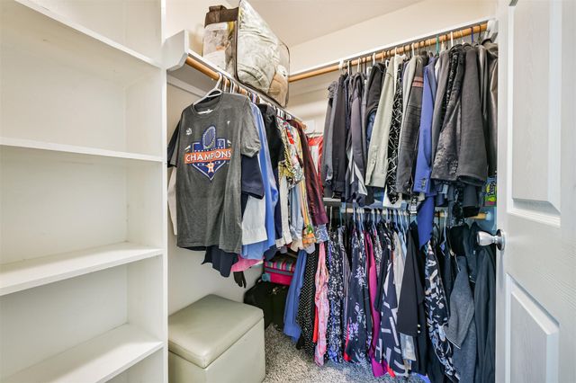 207 Oakridge Drive, Hitchcock, TX 77563