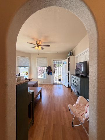 33 Kneeland St, Colfax, CA 95713