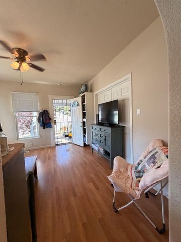 33 Kneeland St, Colfax, CA 95713