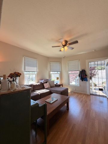 33 Kneeland St, Colfax, CA 95713