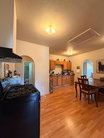 33 Kneeland St, Colfax, CA 95713