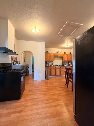 33 Kneeland St, Colfax, CA 95713