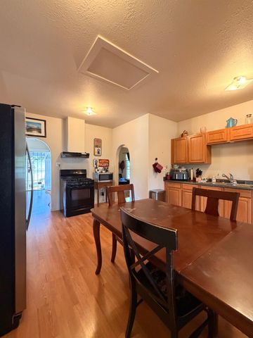 33 Kneeland St, Colfax, CA 95713