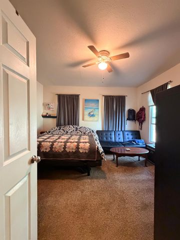 33 Kneeland St, Colfax, CA 95713