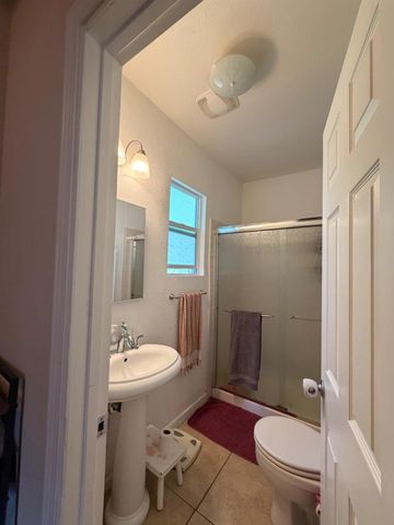 33 Kneeland St, Colfax, CA 95713