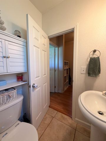 33 Kneeland St, Colfax, CA 95713