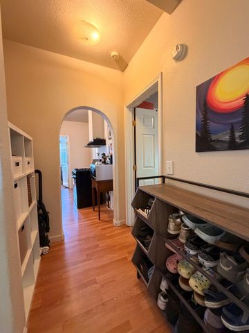 33 Kneeland St, Colfax, CA 95713