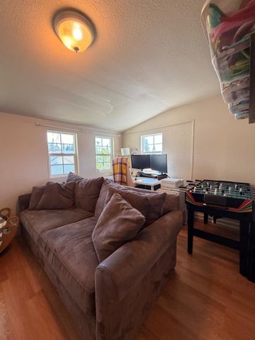 33 Kneeland St, Colfax, CA 95713